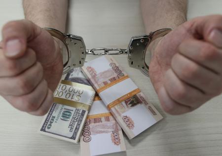 Топ-менеджеры Пенсионного фонда попались на взятках и предстали перед судом