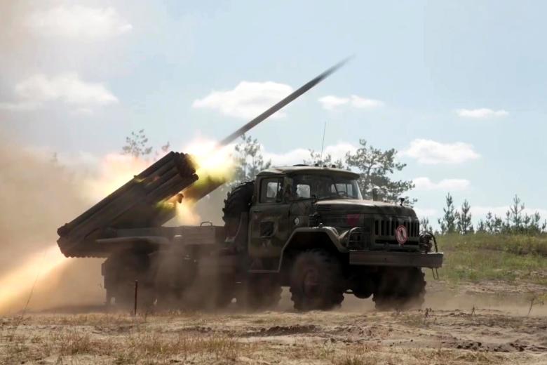 Боевая работа реактивной системы залпового огня (РСЗО) «Град»