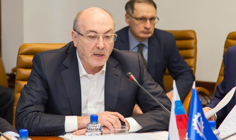Михаил Болотин