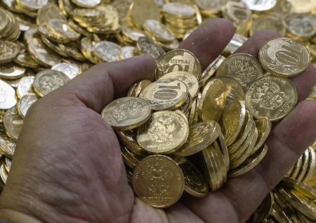 Российские банки стали обналичивать меньше денег
