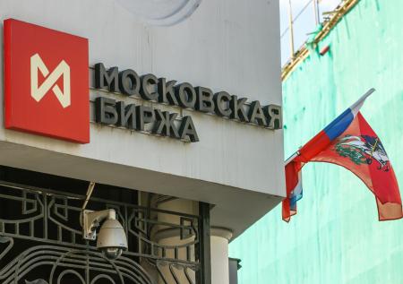 Брокер объяснил, почему снижение индекса МосБиржи можно назвать позитивным