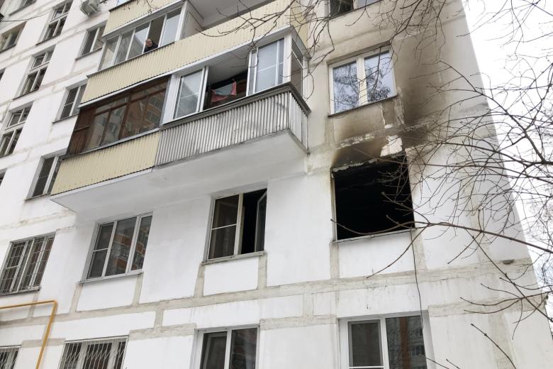 Последствия пожара в жилом доме на востоке Москвы, в котором погиб один человек