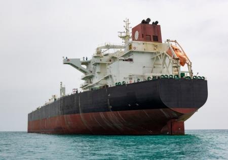 Корабль под флагом Ирана подал сигнал бедствия в Красном море