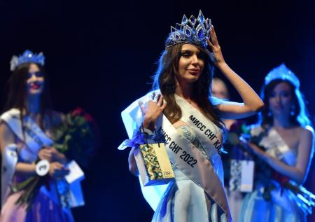 Парад красавиц: как 23 девушки сражались за титул «Мисс СНГ — 2022»