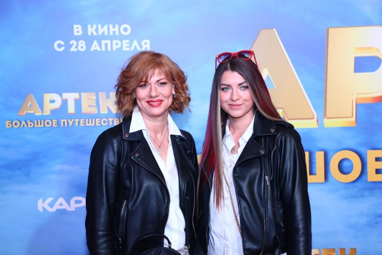 Актриса Елена Бирюкова с дочерью Александрой