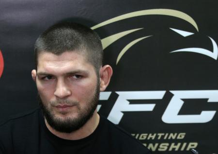 Старикам тут не место: почему бои ветеранов UFC могут навредить лиге Хабиба