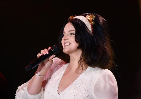 Лана Дель Рей нашла необычный способ показать любовь к мужу