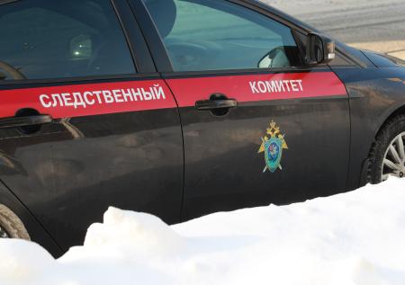 Бабушка выкинула из окна пятого этажа двухлетнего внука