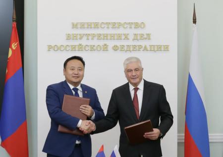 Главы МВД РФ и Монголии обсудили проблему даркнета