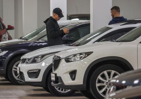 Автоэксперт оценил перспективы снижения цен на машины в 2023 году