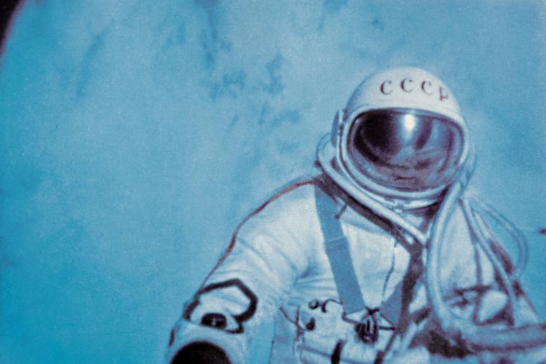 Алексей Леонов в открытом космосе. 18 марта 1965 года