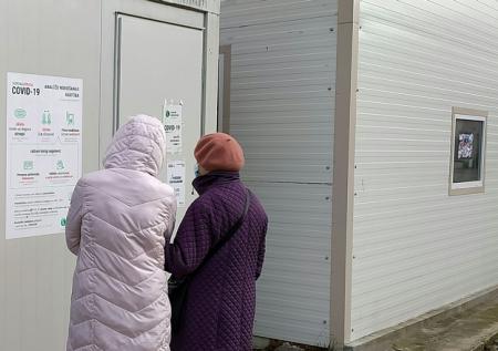 Латвия объявила локдаун и комендантский час из-за коронавируса