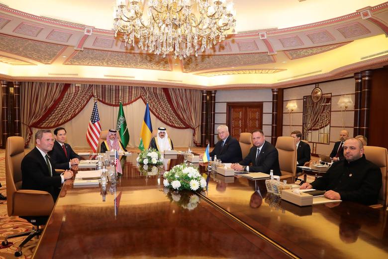 Украинская и американская делегация в Саудовской Аравии