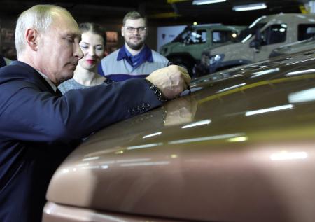 Путин расписался на Mercedes российской сборки
