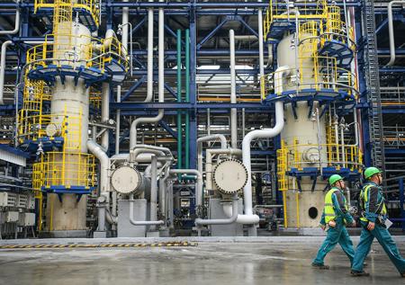 Кабмин и нефтяники согласовали условия продления топливной сделки
