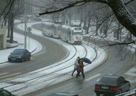 ГИБДД Москвы призвала не садиться за руль машины с летними шинами