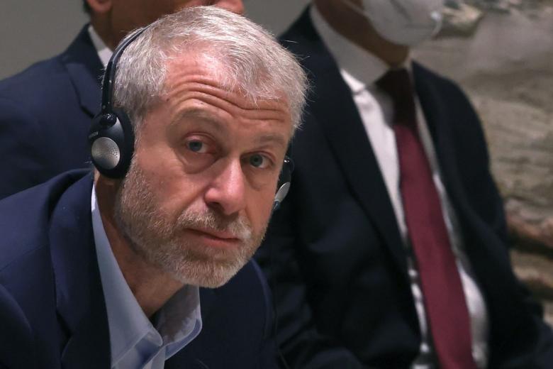 Бизнесмен Роман Абрамович во время российско-украинских переговоров во дворце Долмабахче в Стамбуле