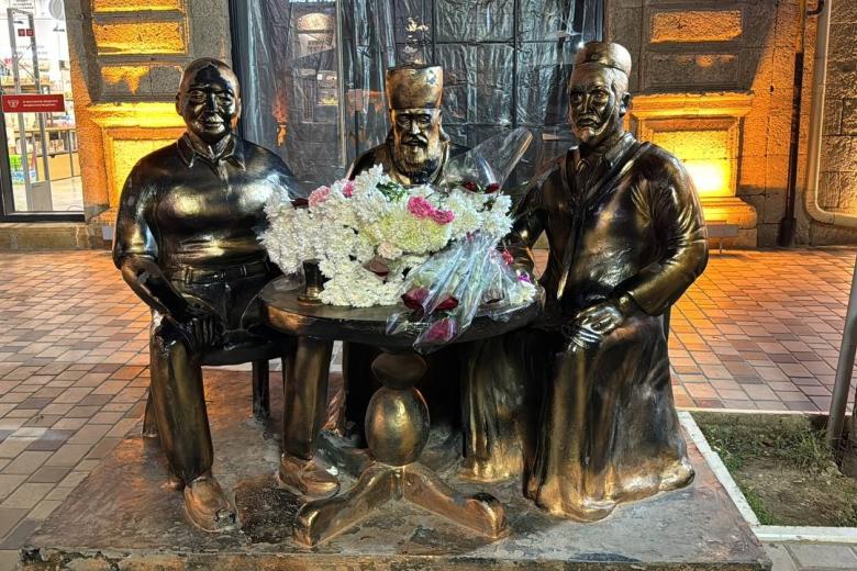 Памятник дружбе трех религий