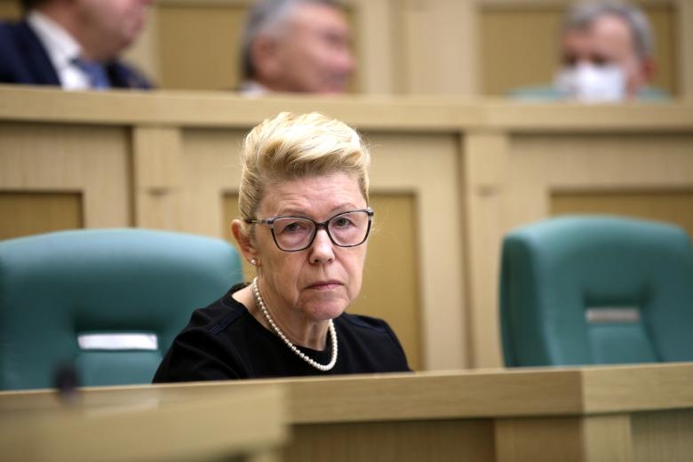 Елена Мизулина
