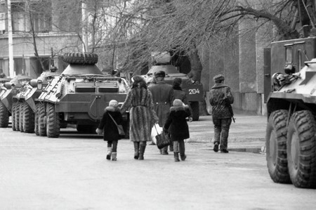 «Удар в спину»: январская трагедия 1990 года в Баку приблизила распад СССР