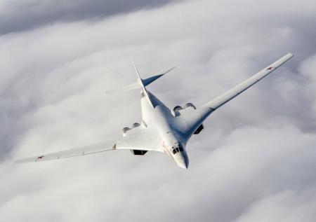 Стратегические ракетоносцы Ту-160 выполнили перелёт на аэродром Анадырь