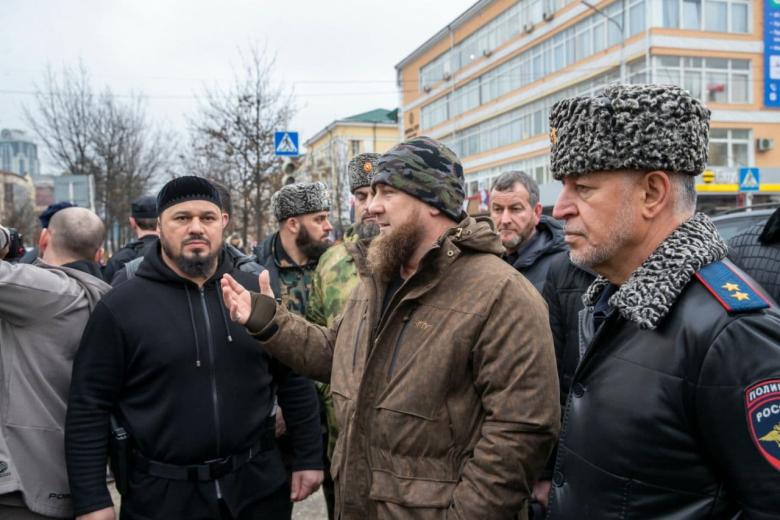 Рамзан Кадыров (в центре)