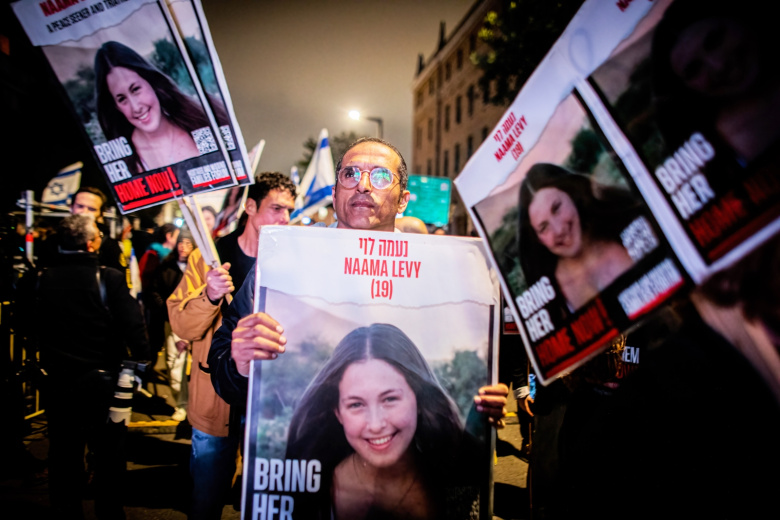  Плакаты с изображением Наамы Леви