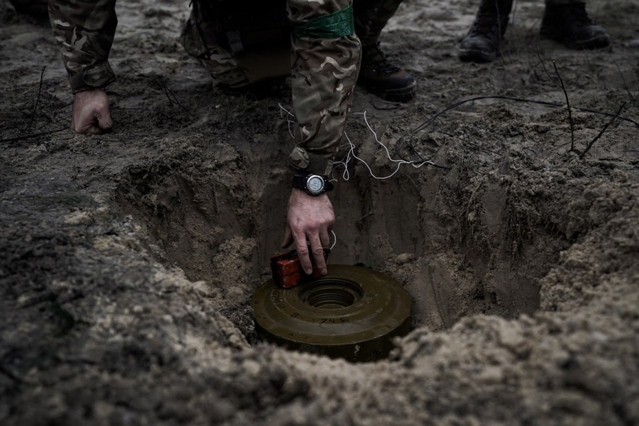 Военнослужащий Вооруженных сил Украины в зоне боевых действий