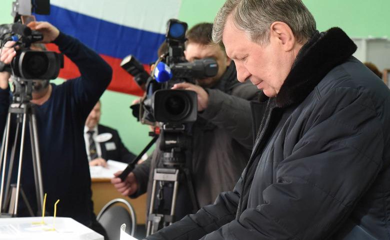 Николай Овчаров