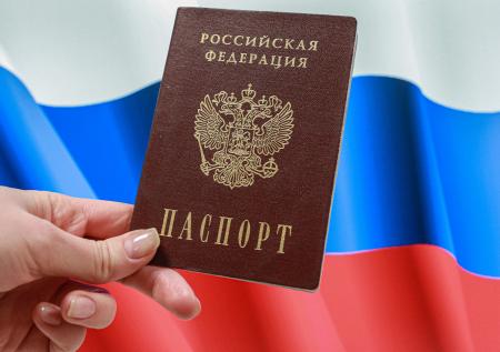 Жителям Херсонской области пообещали скорую выдачу паспортов России
