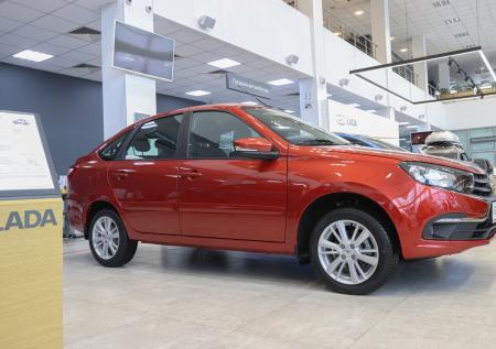 Lada Granta стали продавать без подушек безопасности и ABS