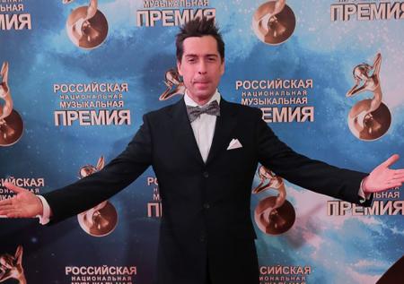 Переехавший в США солист «Ногу свело!» признался, что «кормится» в России