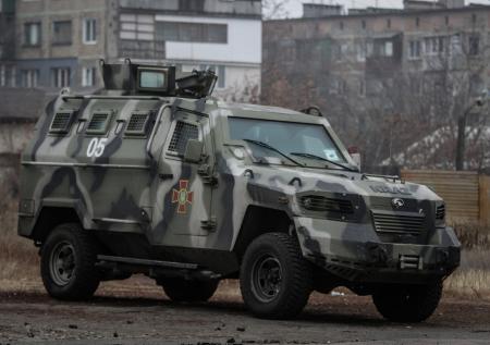 Российские бойцы показали трофейную британскую бронемашину «Cougar»