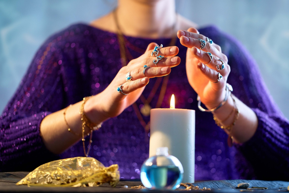 Разборки в стиле 90-х и развод от экстрасенса: громкие ЧП за день