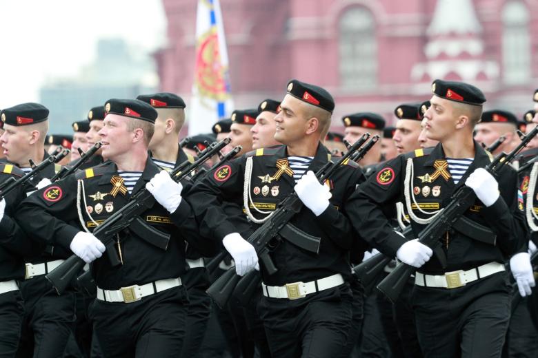 Военнослужащие морской пехоты на генеральной репетиции военного парада на Красной площади