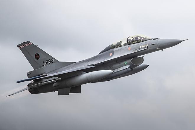 Истребитель F-16
