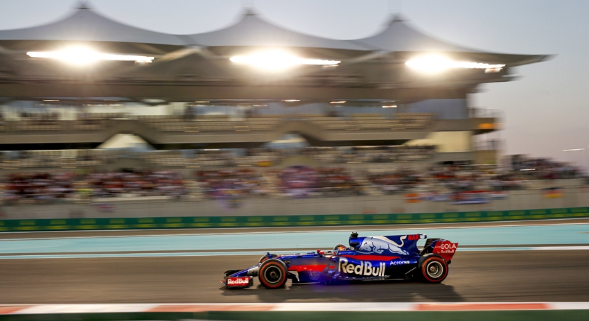 Болид команды Toro Rosso под управлением Брэндона Хартли
