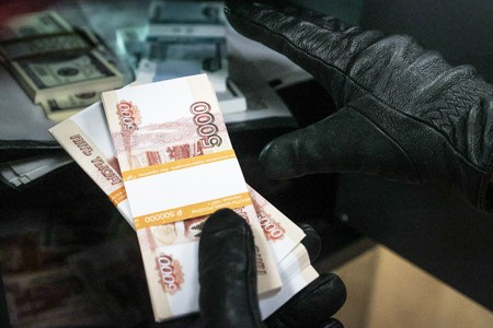 Осужденный таможенник заявил, что изъятые миллионы собирались для СВО