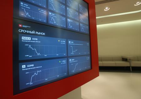 Россияне реже участвуют в финансовых пирамидах и предпочитают биржу