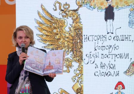 Лучшие книги у стен Кремля: кадры открытия фестиваля «Красная площадь»