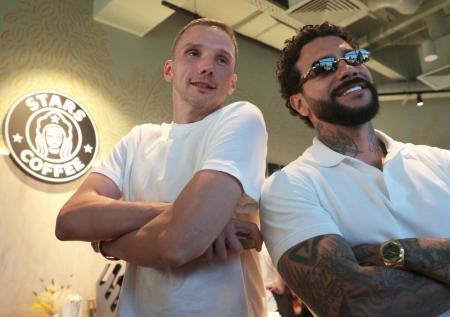 Тимати и Пинский открыли «русский Starbucks»