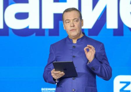 Составлен список самых колких фраз Медведева про Зеленского