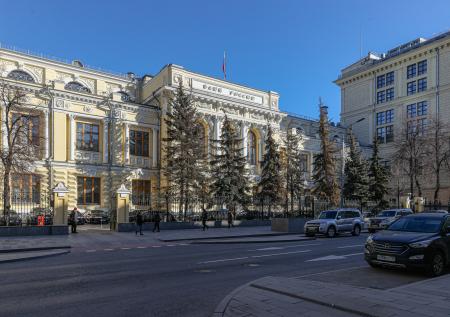«Машина в горку»: экономист объяснил действия ЦБ по снижению ставки