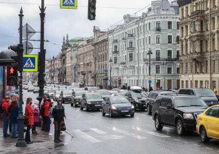 Бездомный в Петербурге напал с ножом на подростка