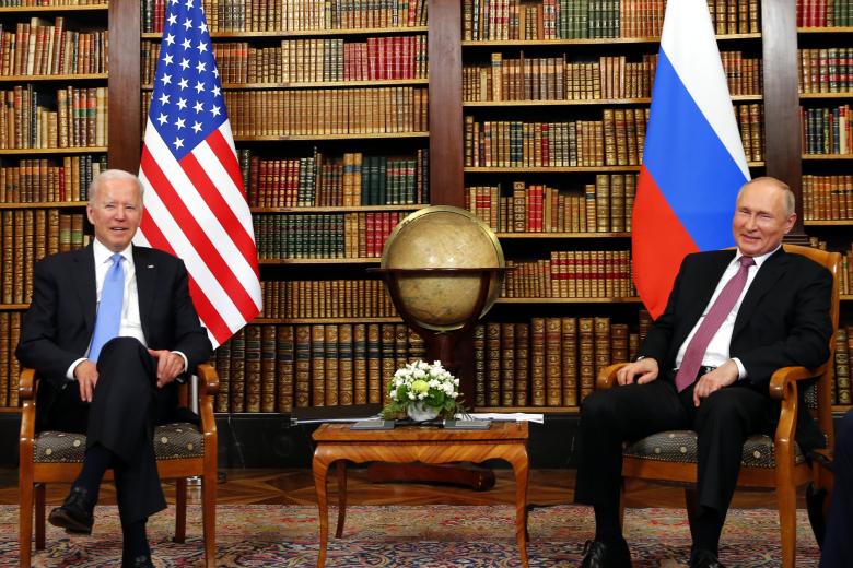 Джо байден и Владимир Путин на саммите в Женеве 16 июня 2021 года