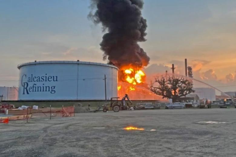 Пожар на нефтеперерабатывающем заводе Calcasieu Refining