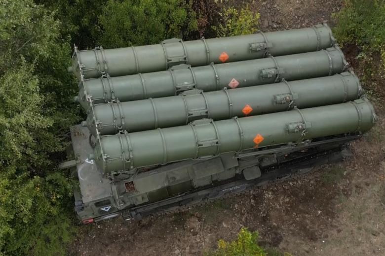 Расчеты С-300В зенитного ракетного соединения ЦВО