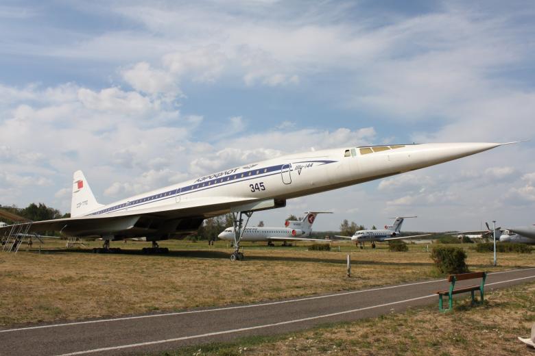 Ту-144
