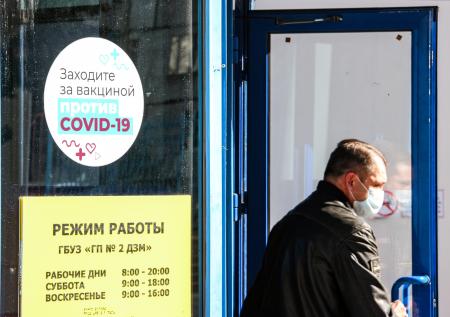 В Роспотребнадзоре назвали условие отмены антикоронавирусных ограничений