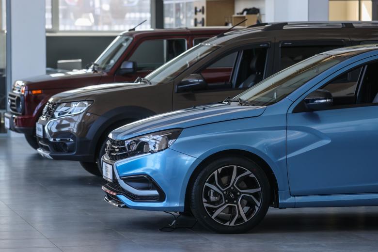 Автомобиль Lada Vesta Sport в автосалоне дилерского центра Lada в Москве